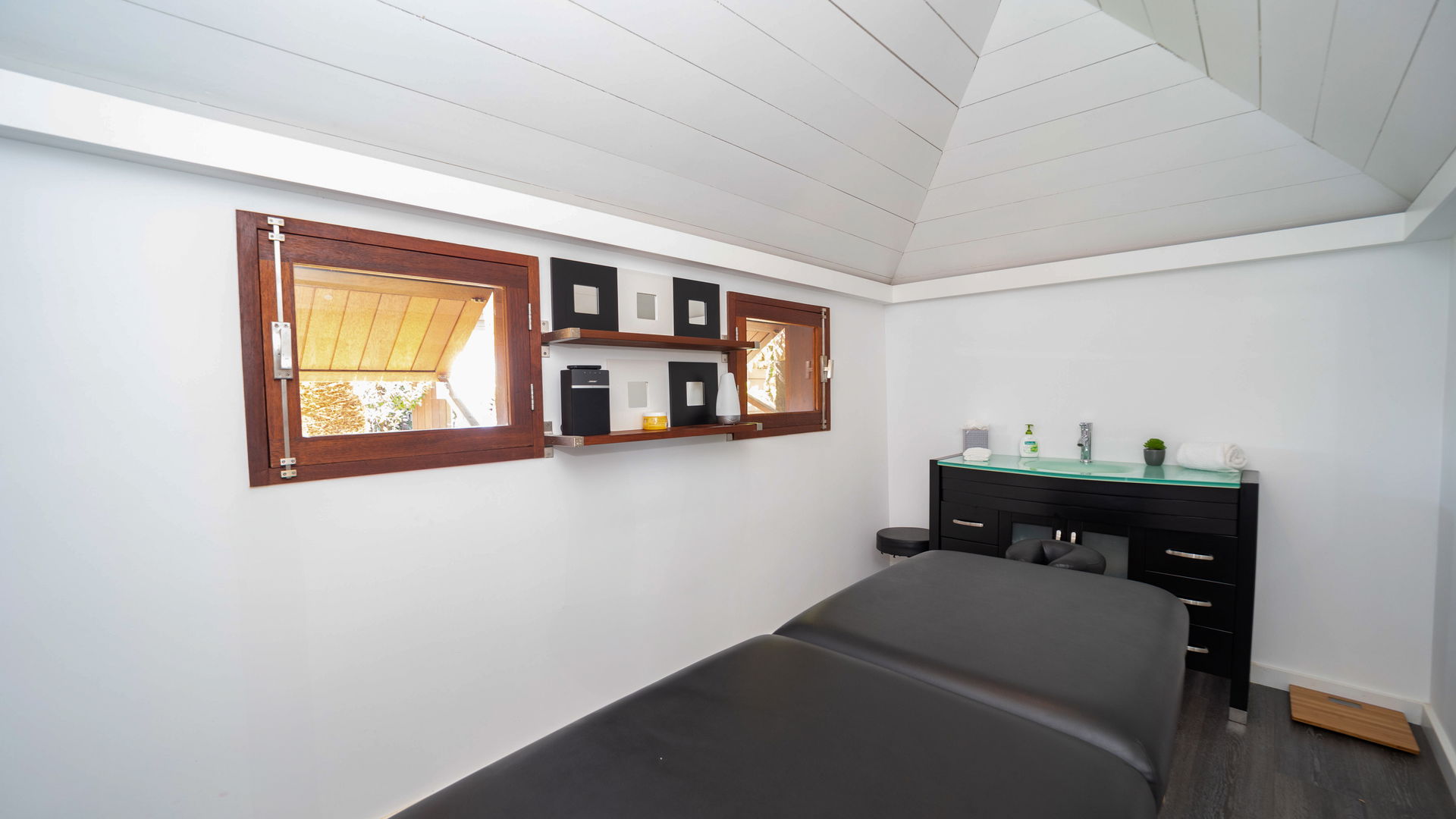 FITNESS & MASSAGE AREAS
