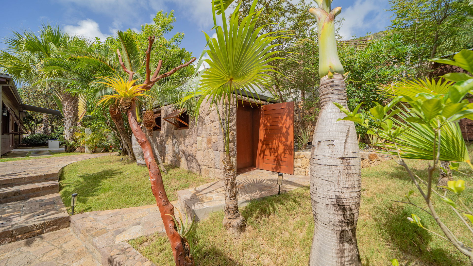 FITNESS & MASSAGE AREAS