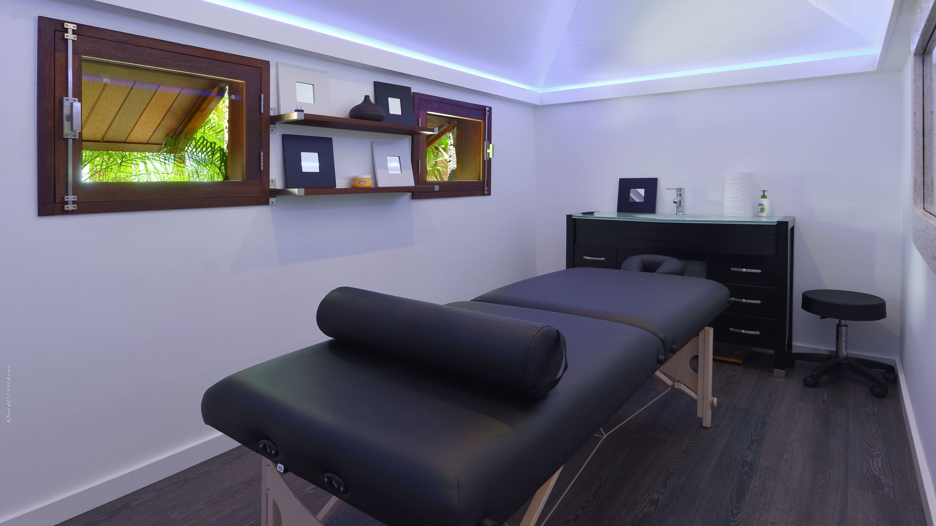 FITNESS & MASSAGE AREAS
