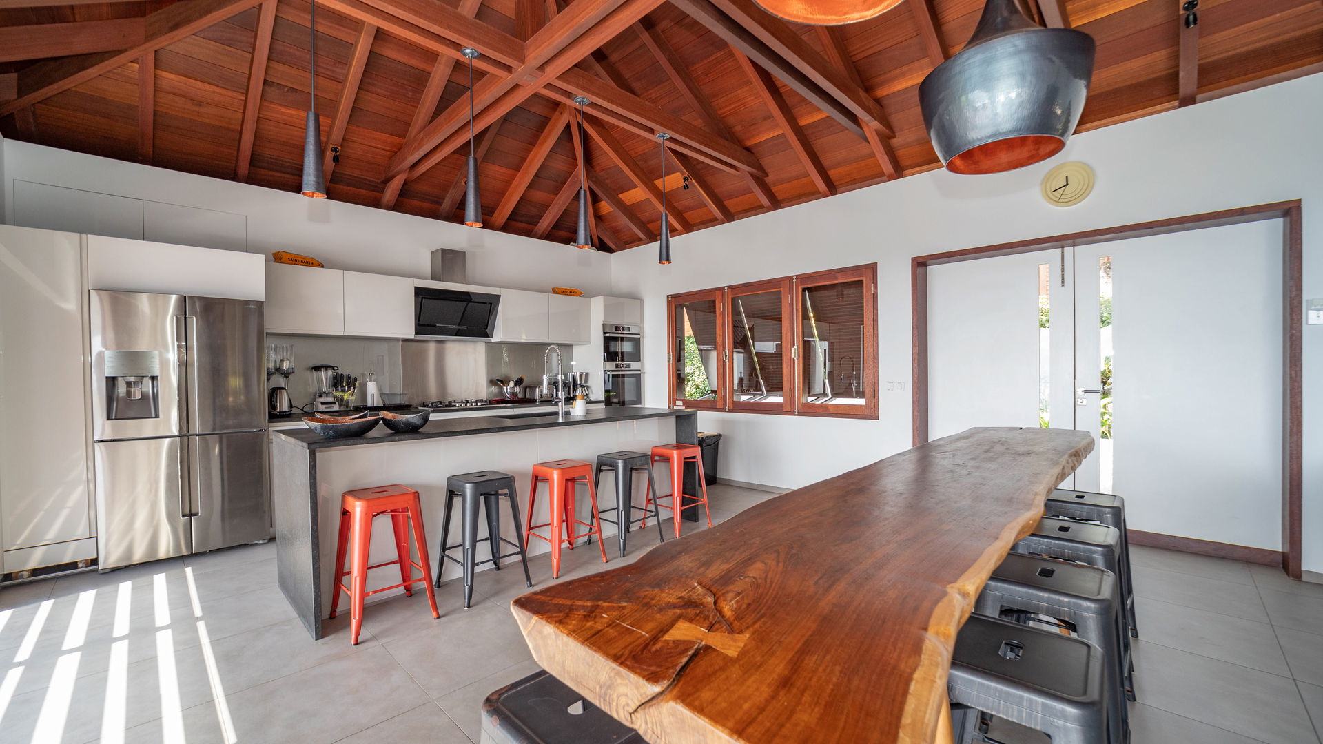 KITCHEN & DINING AREA