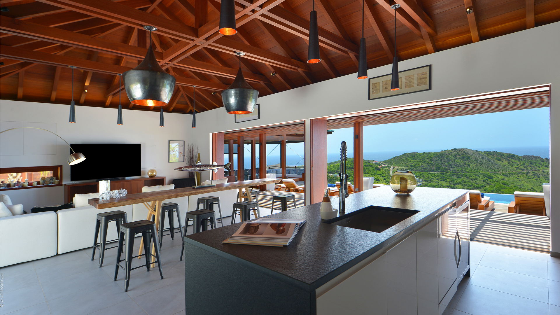 KITCHEN & DINING AREA