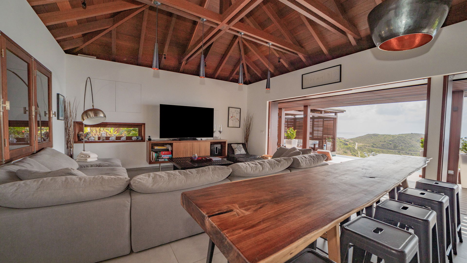 KITCHEN & DINING AREA