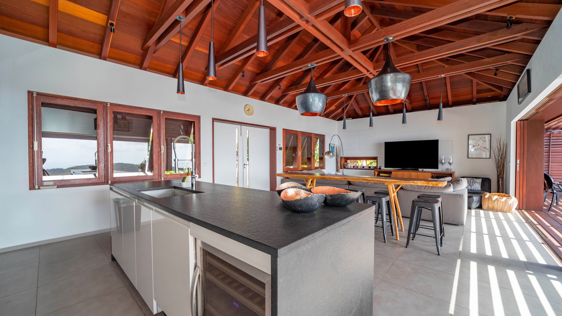 KITCHEN & DINING AREA