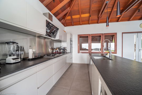 VILLA DANSE DU SOLEIL KITCHEN & DINING AREA 9