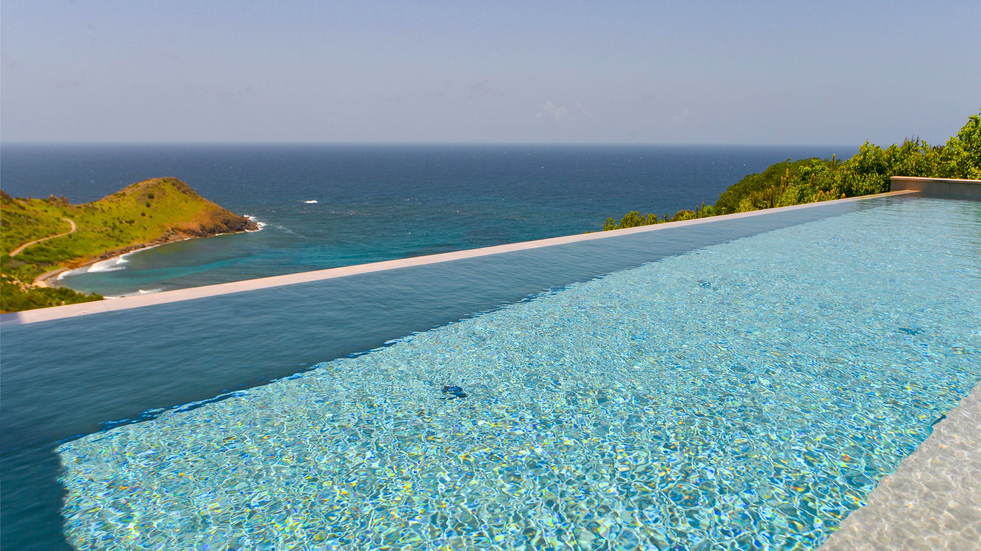 POOL & TERRACE
