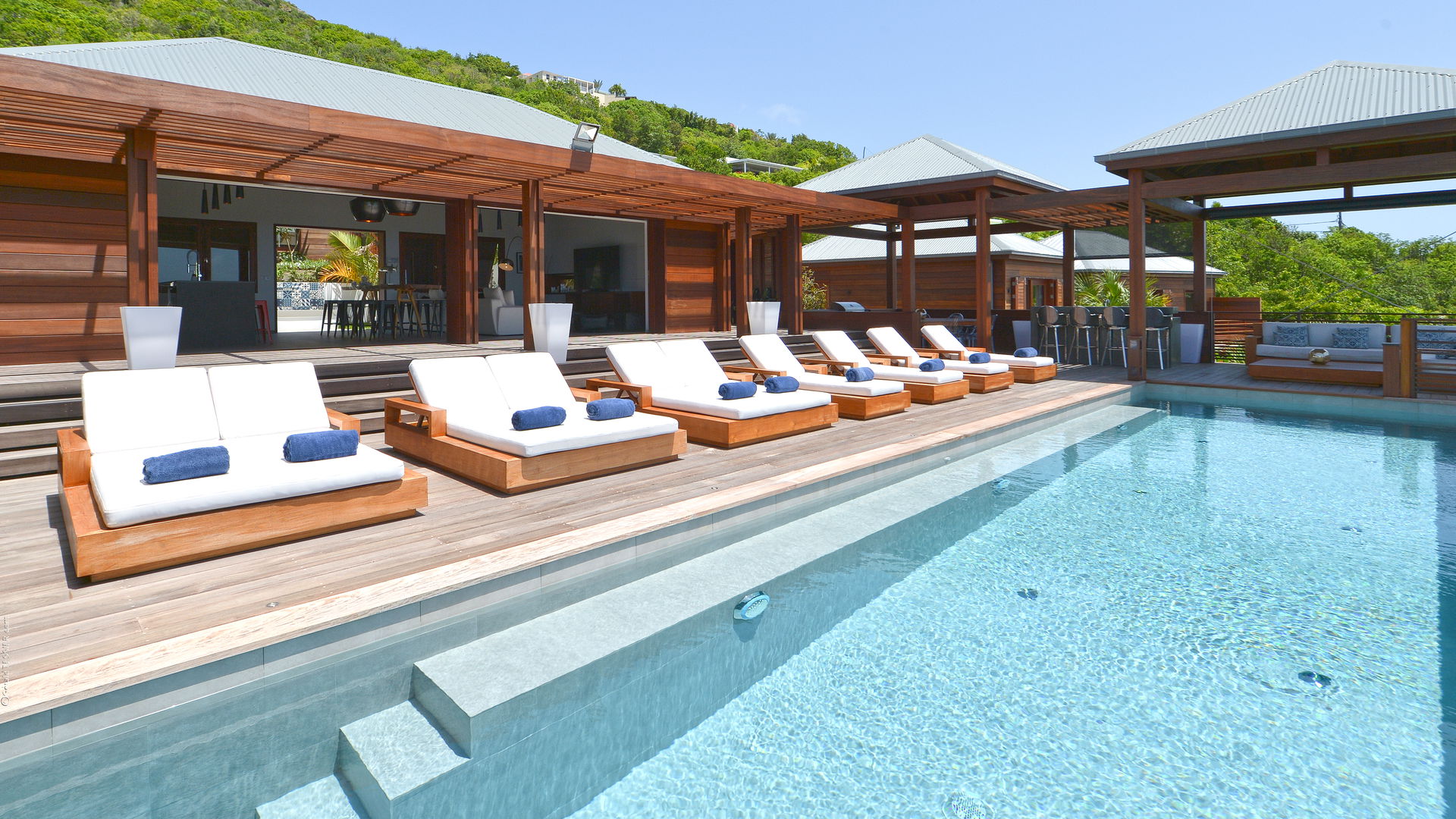 POOL & TERRACE