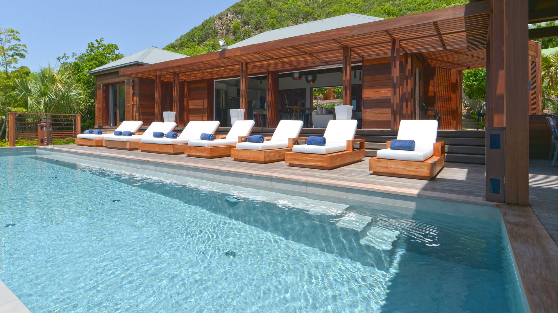 POOL & TERRACE