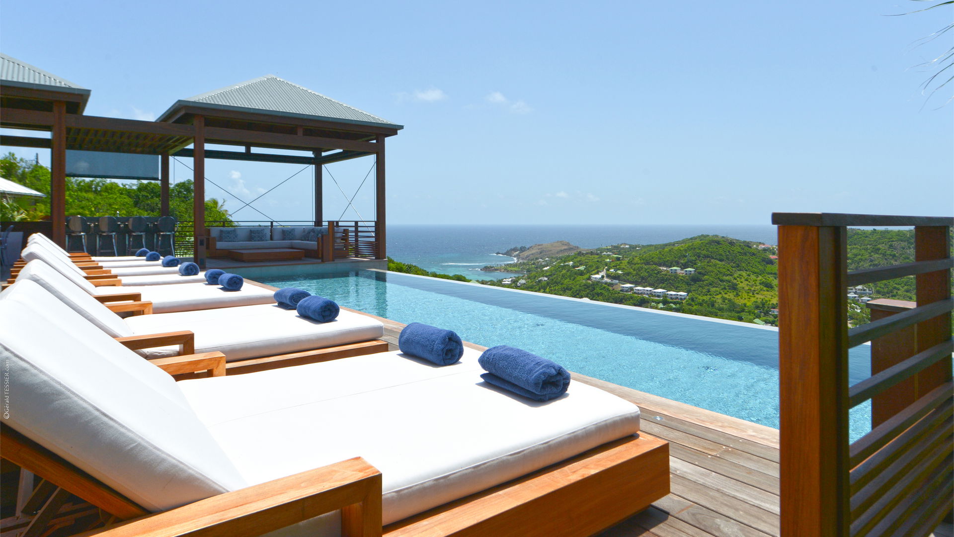 POOL & TERRACE