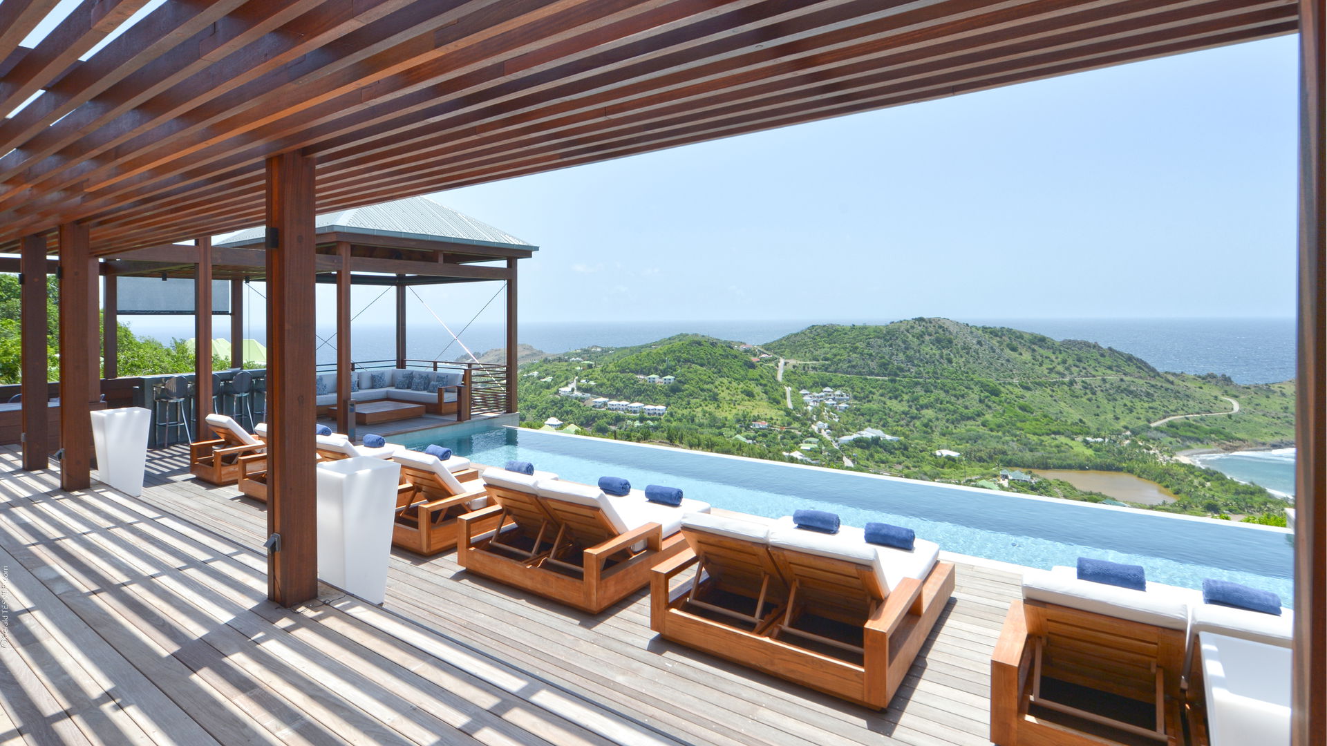 POOL & TERRACE