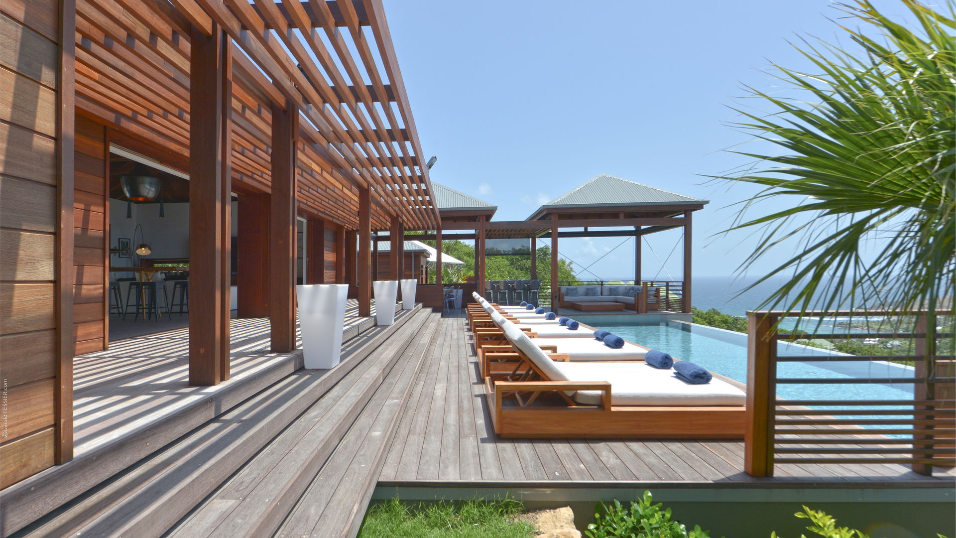 POOL & TERRACE