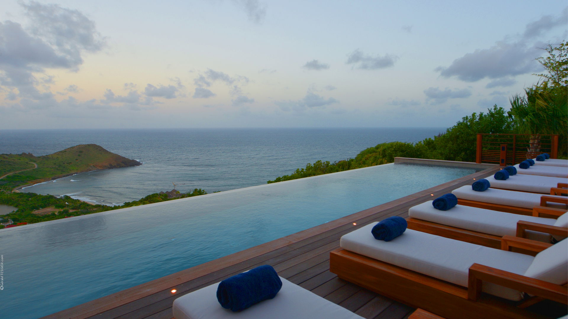 POOL & TERRACE