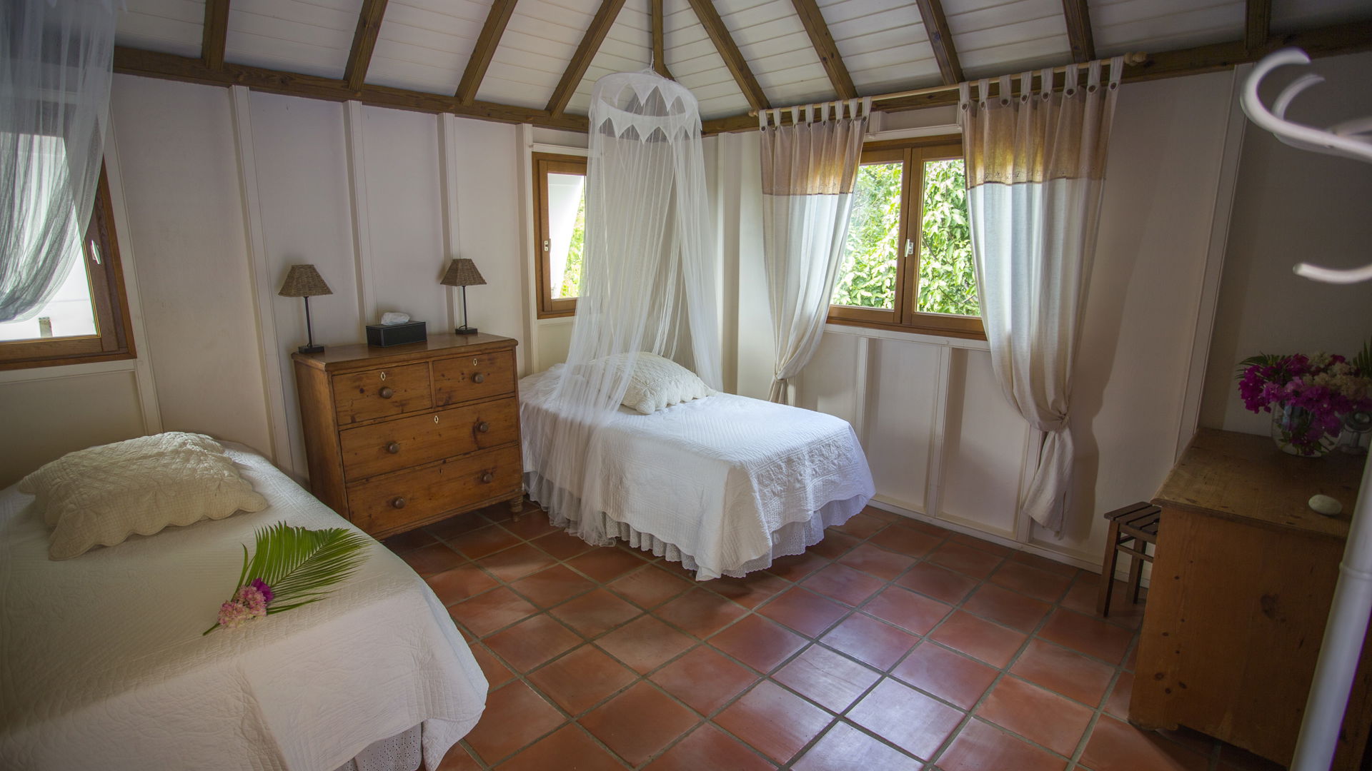 BEDROOM 2
