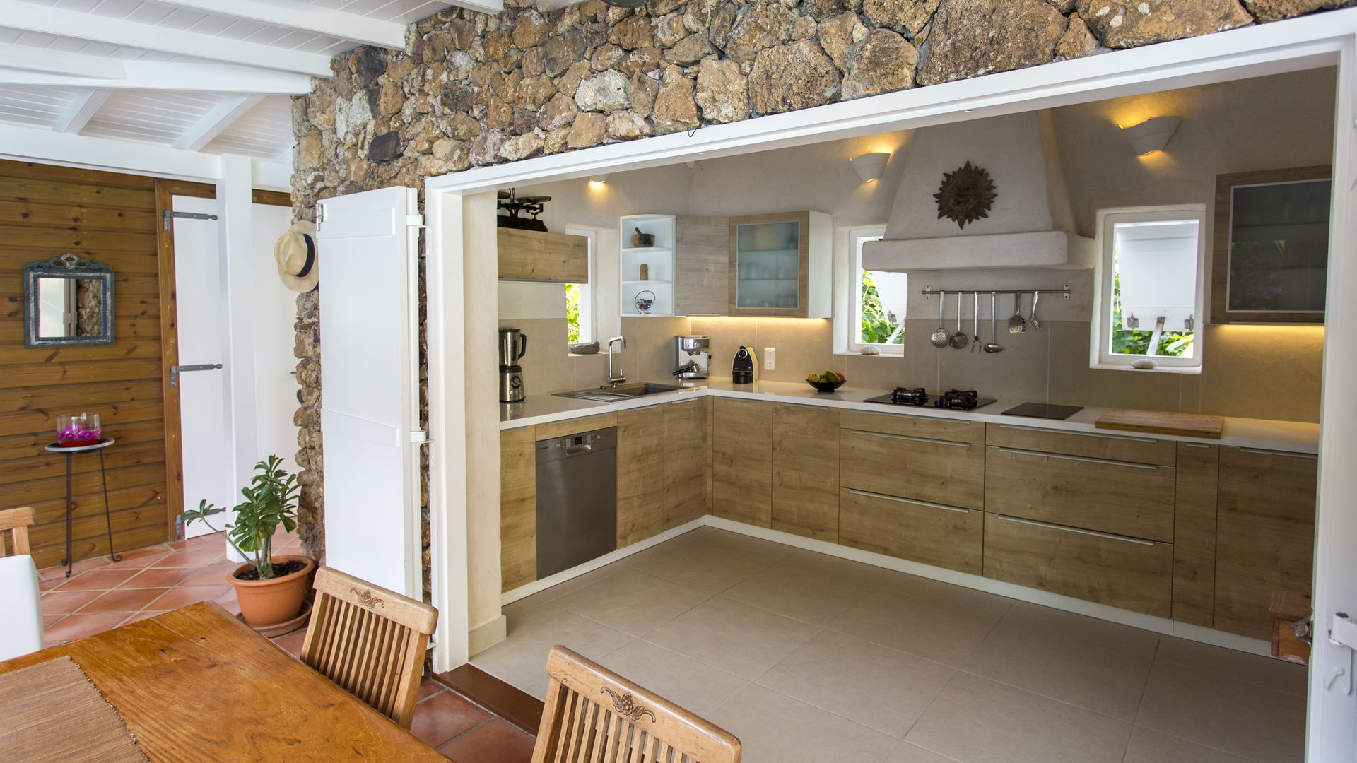 KITCHEN & DINING AREA