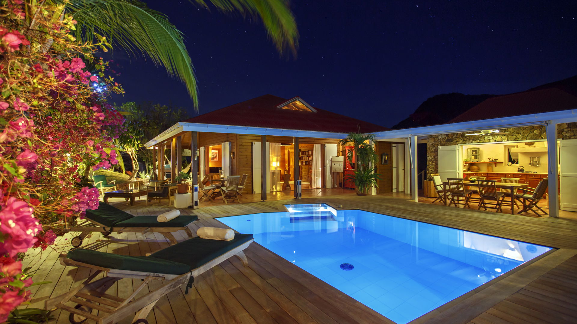POOL & TERRACE