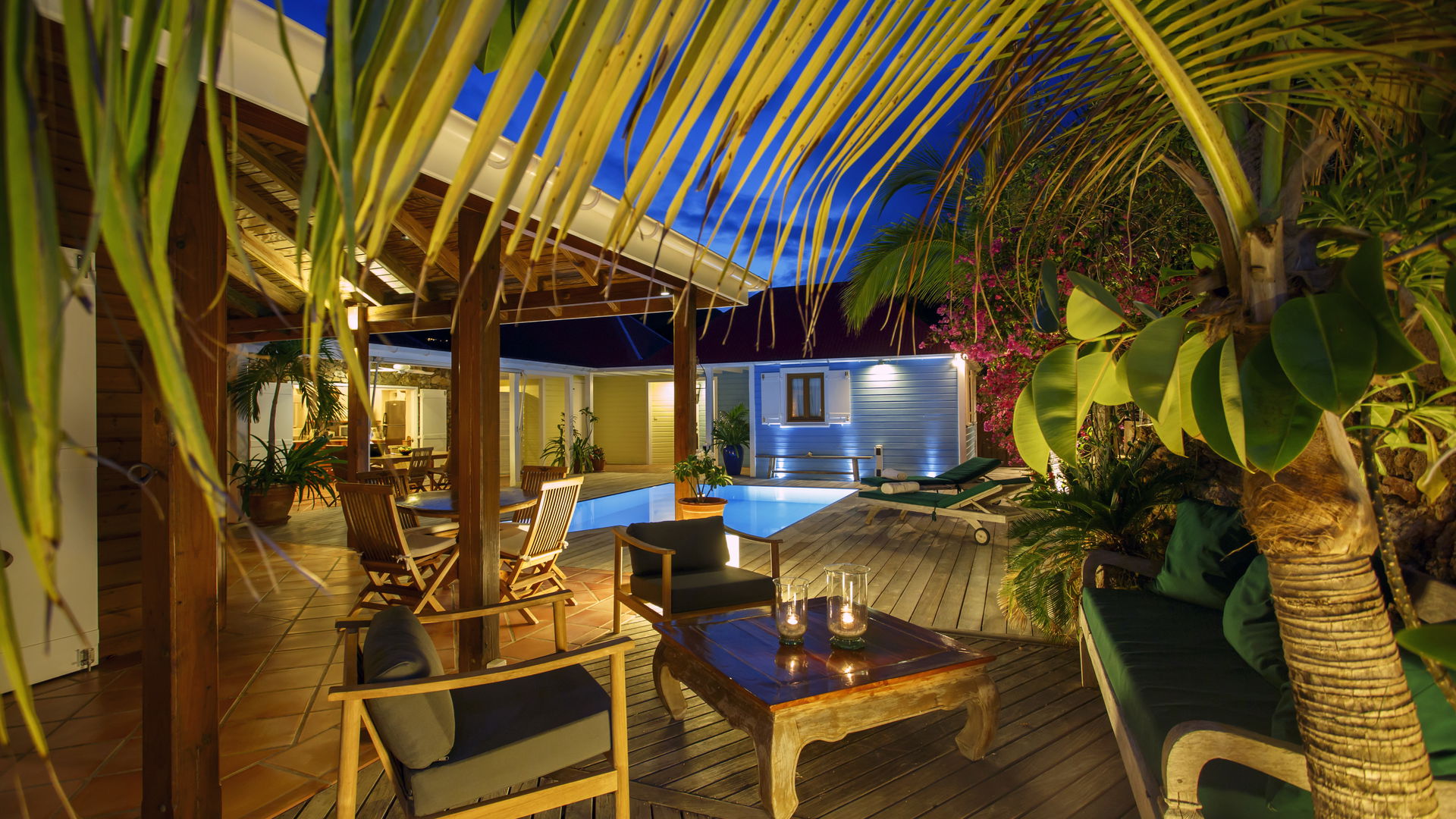 POOL & TERRACE