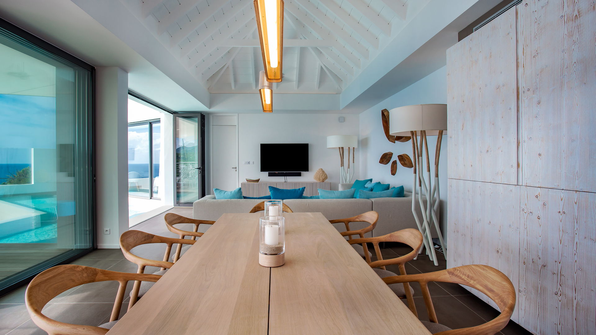 KITCHEN & DINING AREA