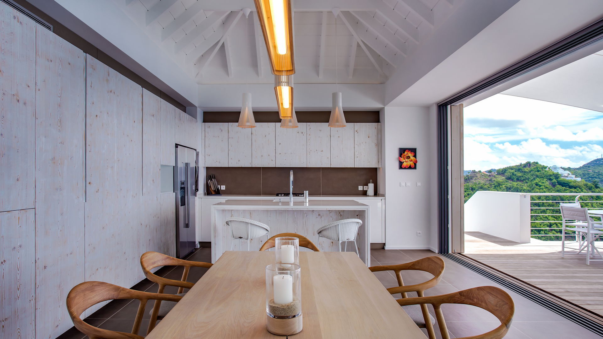 KITCHEN & DINING AREA