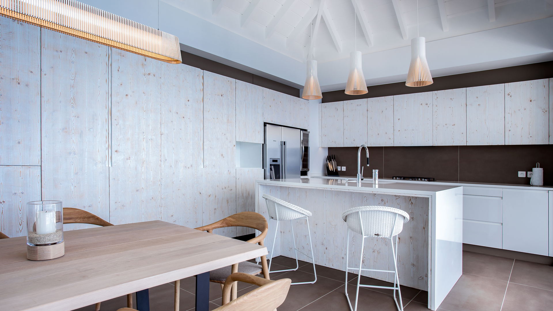KITCHEN & DINING AREA