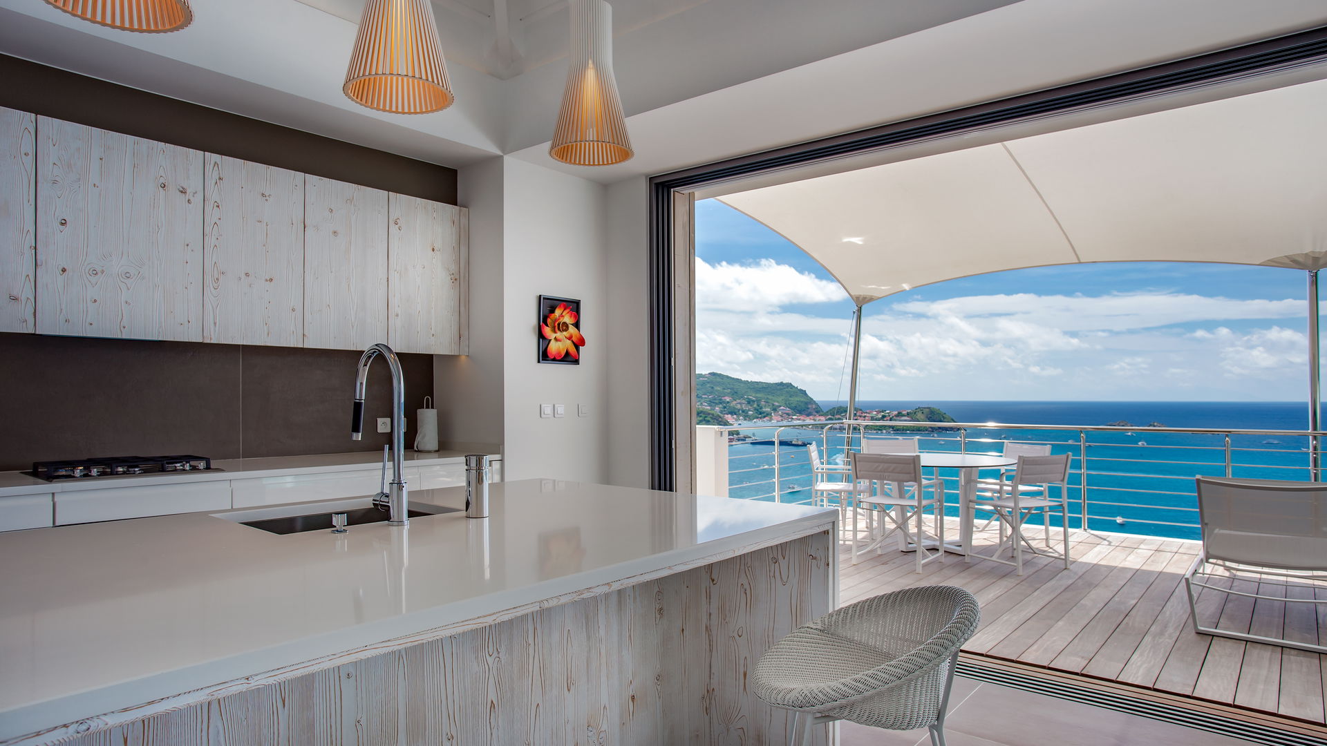 KITCHEN & DINING AREA