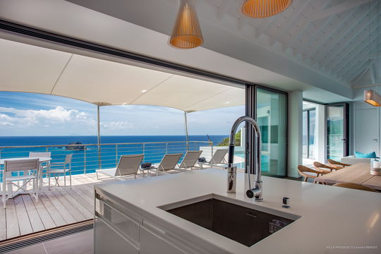 VILLA PASSAGE KITCHEN & DINING AREA 8