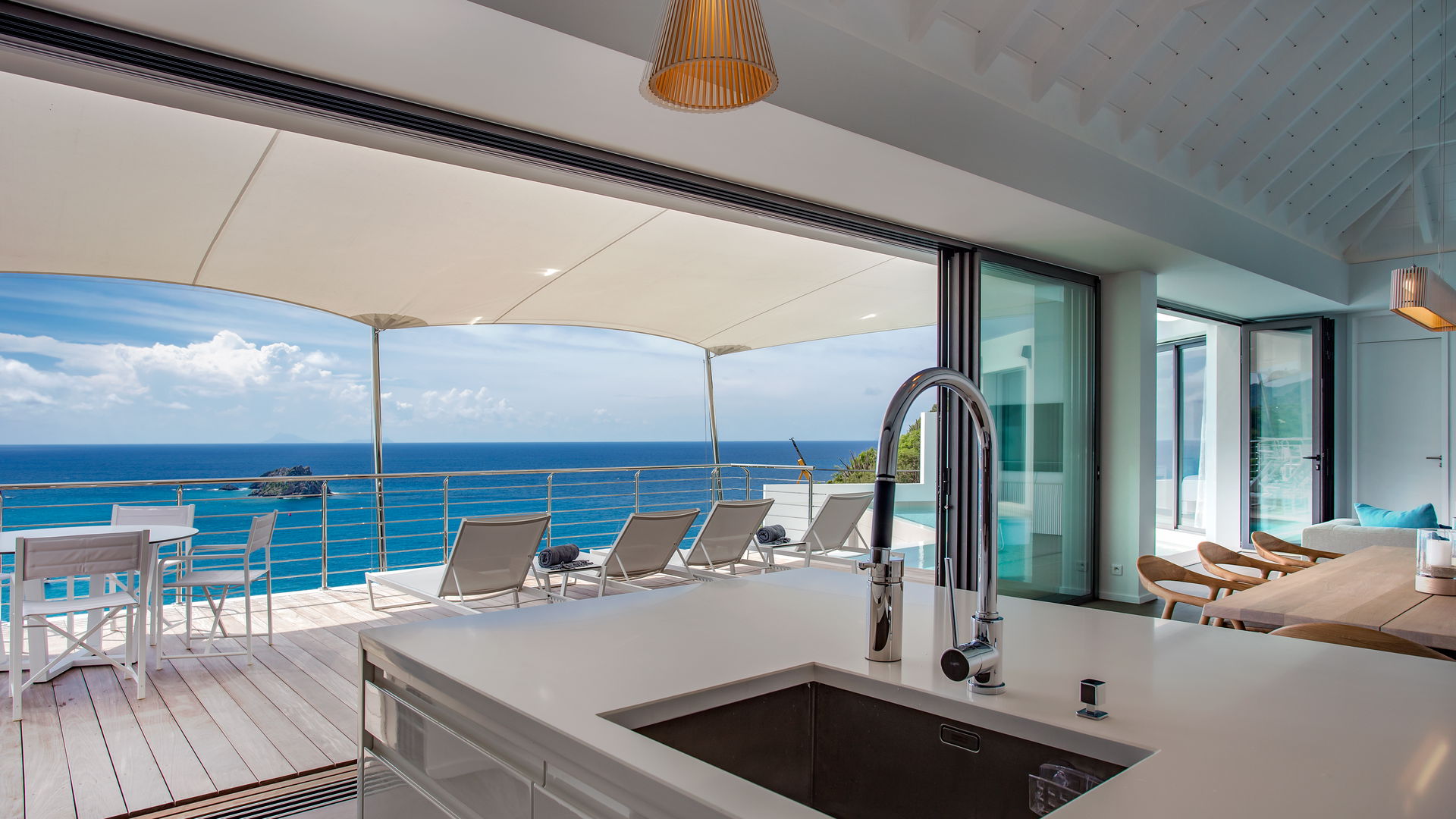 KITCHEN & DINING AREA