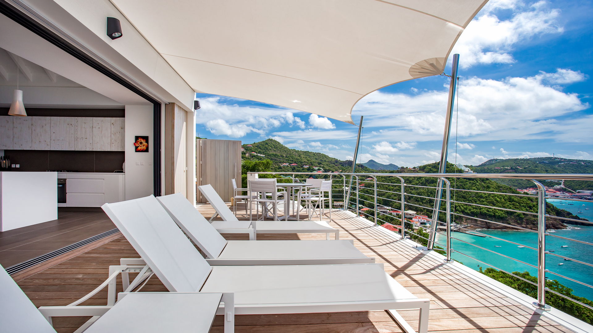 POOL & TERRACE