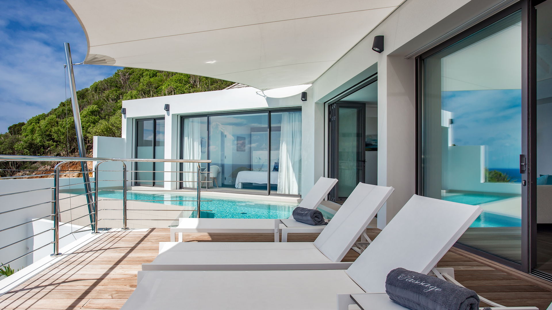POOL & TERRACE