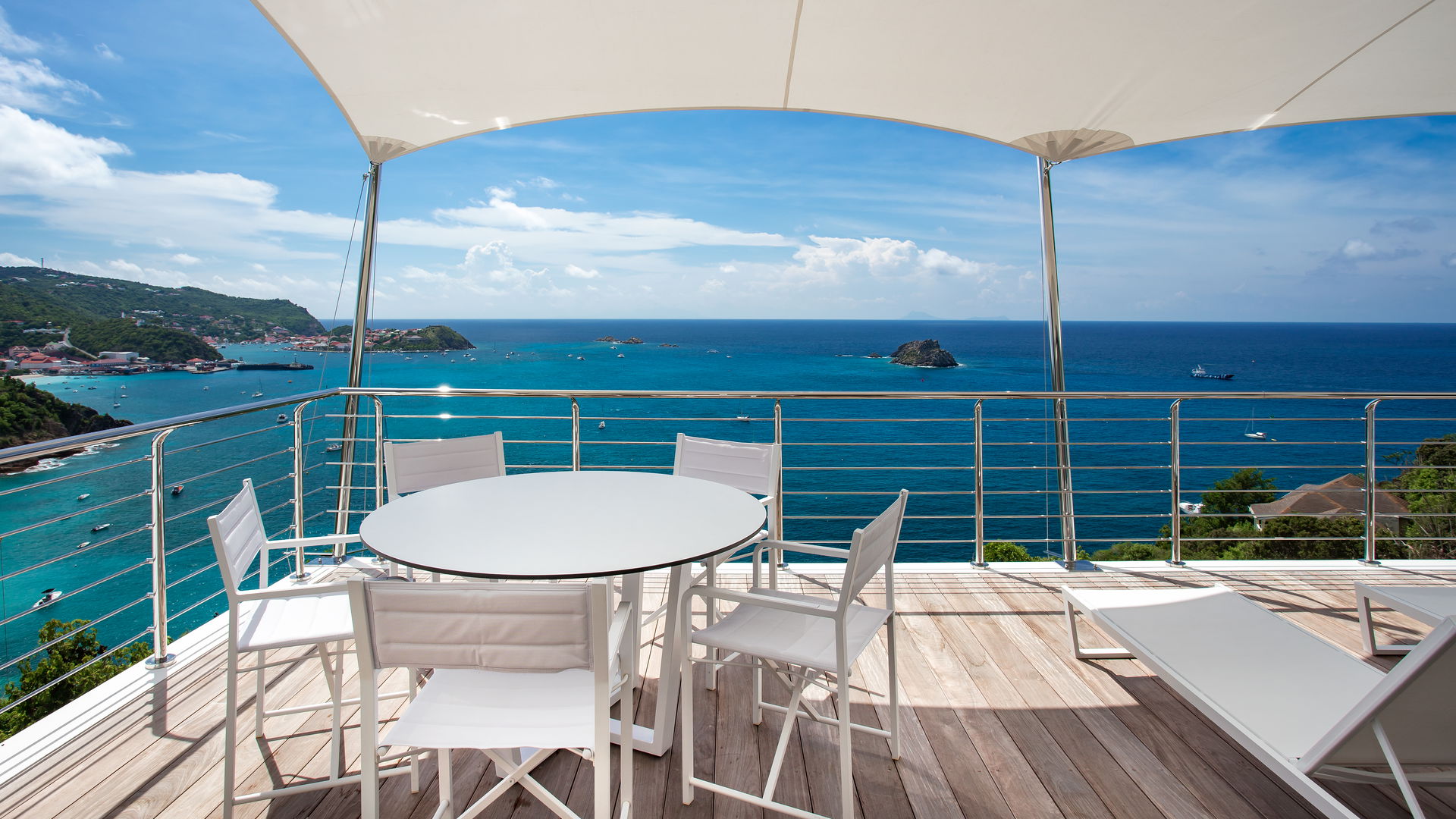 POOL & TERRACE