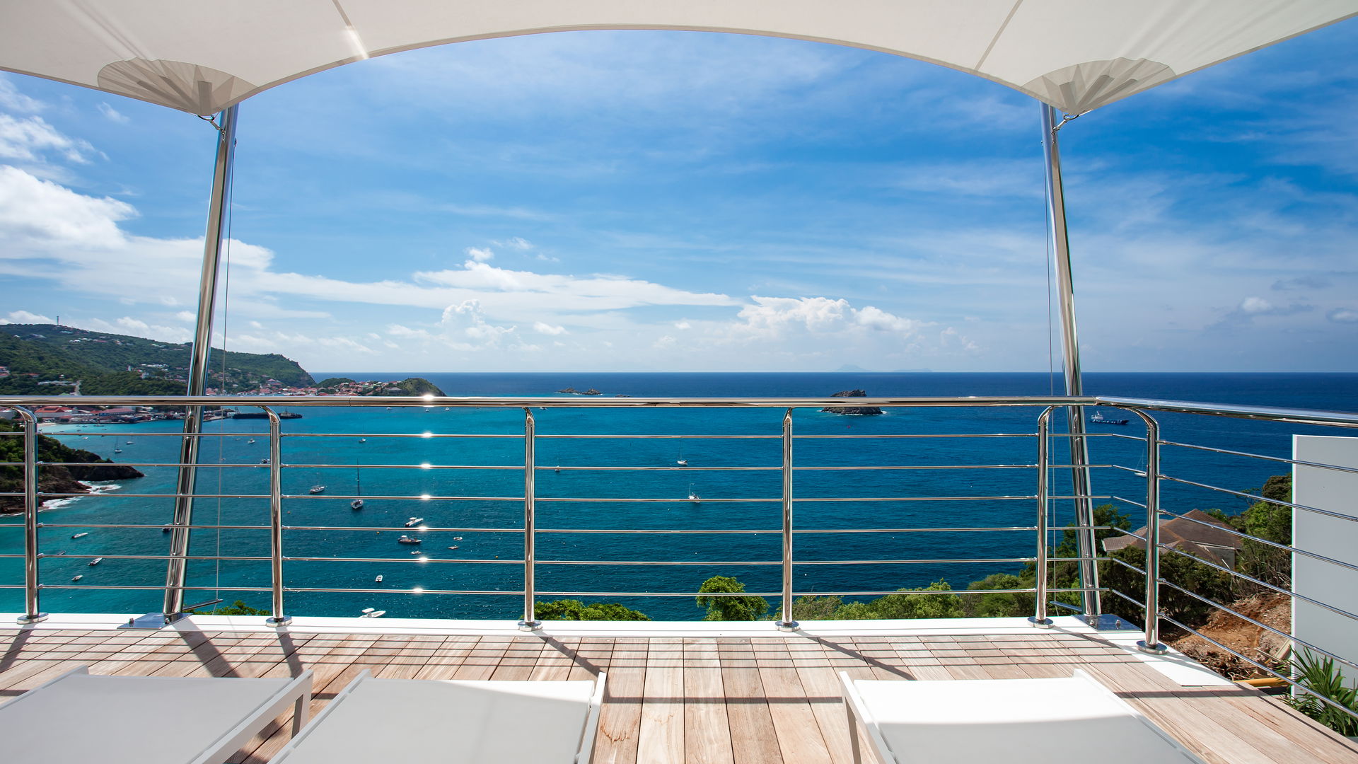 POOL & TERRACE