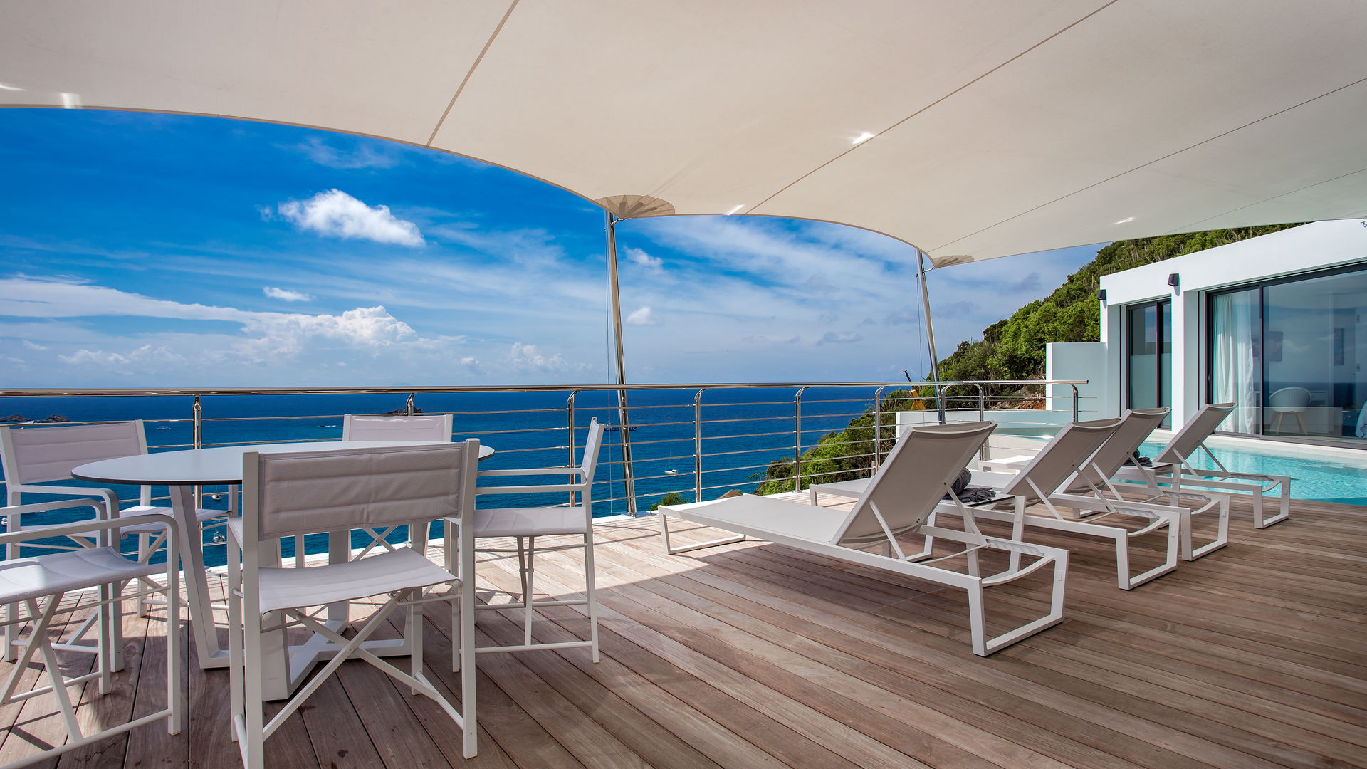 POOL & TERRACE