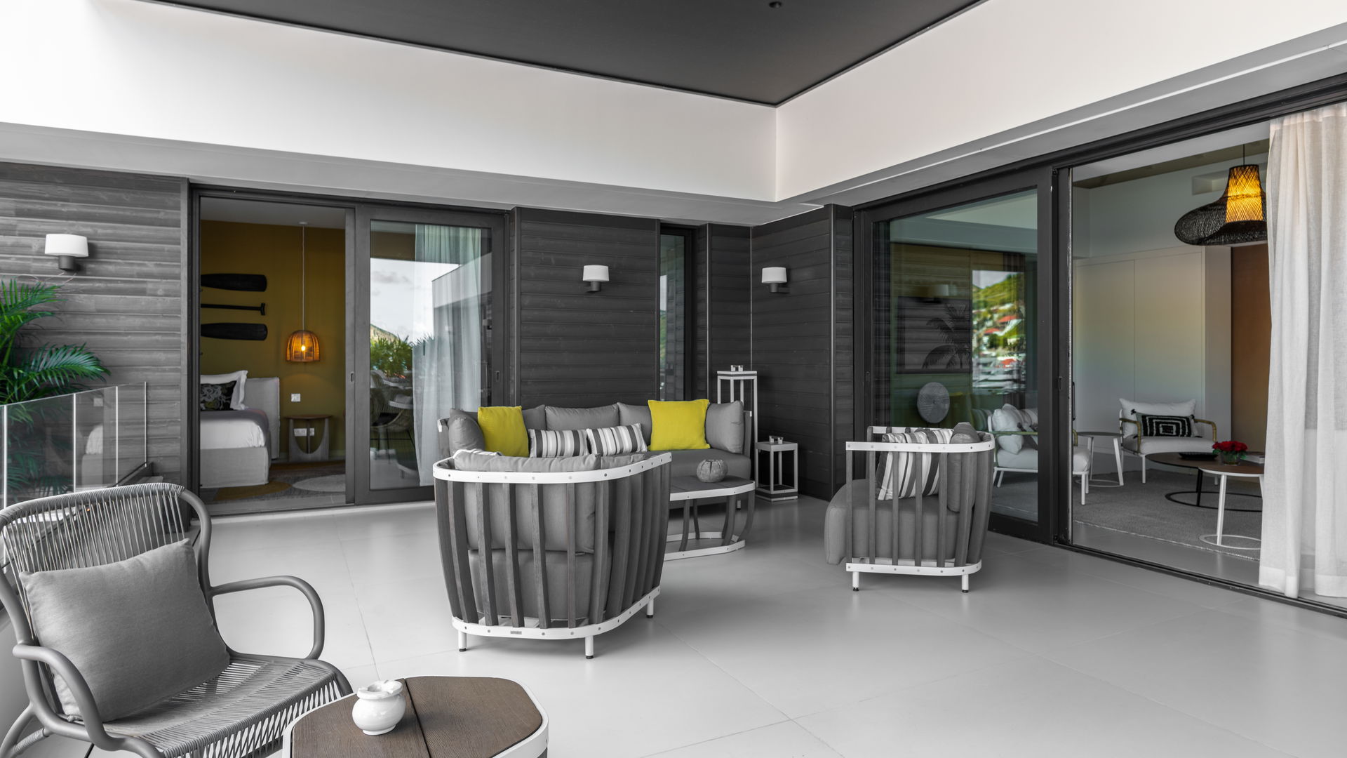 OUTDOOR LOUNGE AREA