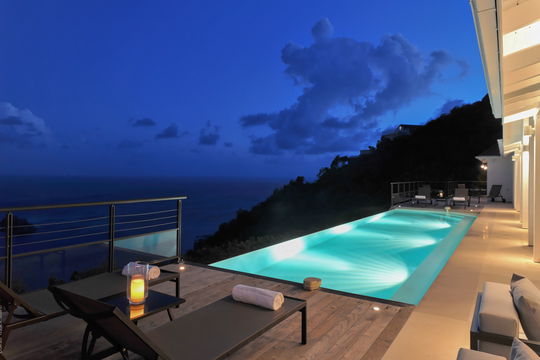 VILLA THE VIEW BY NIGHT 4