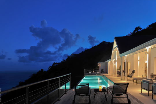 VILLA THE VIEW BY NIGHT 5