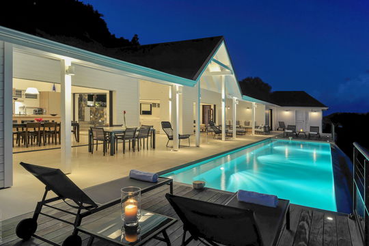 VILLA THE VIEW BY NIGHT 7