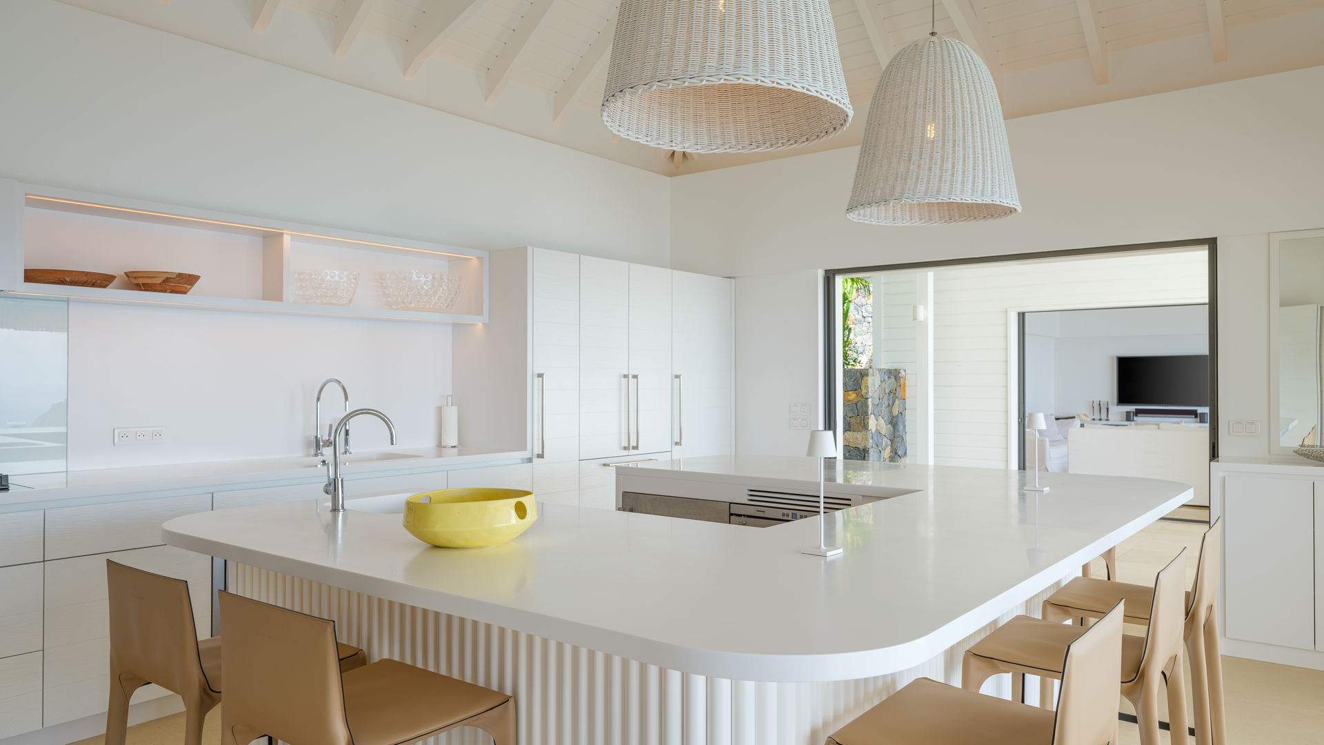 KITCHEN & DINING AREA