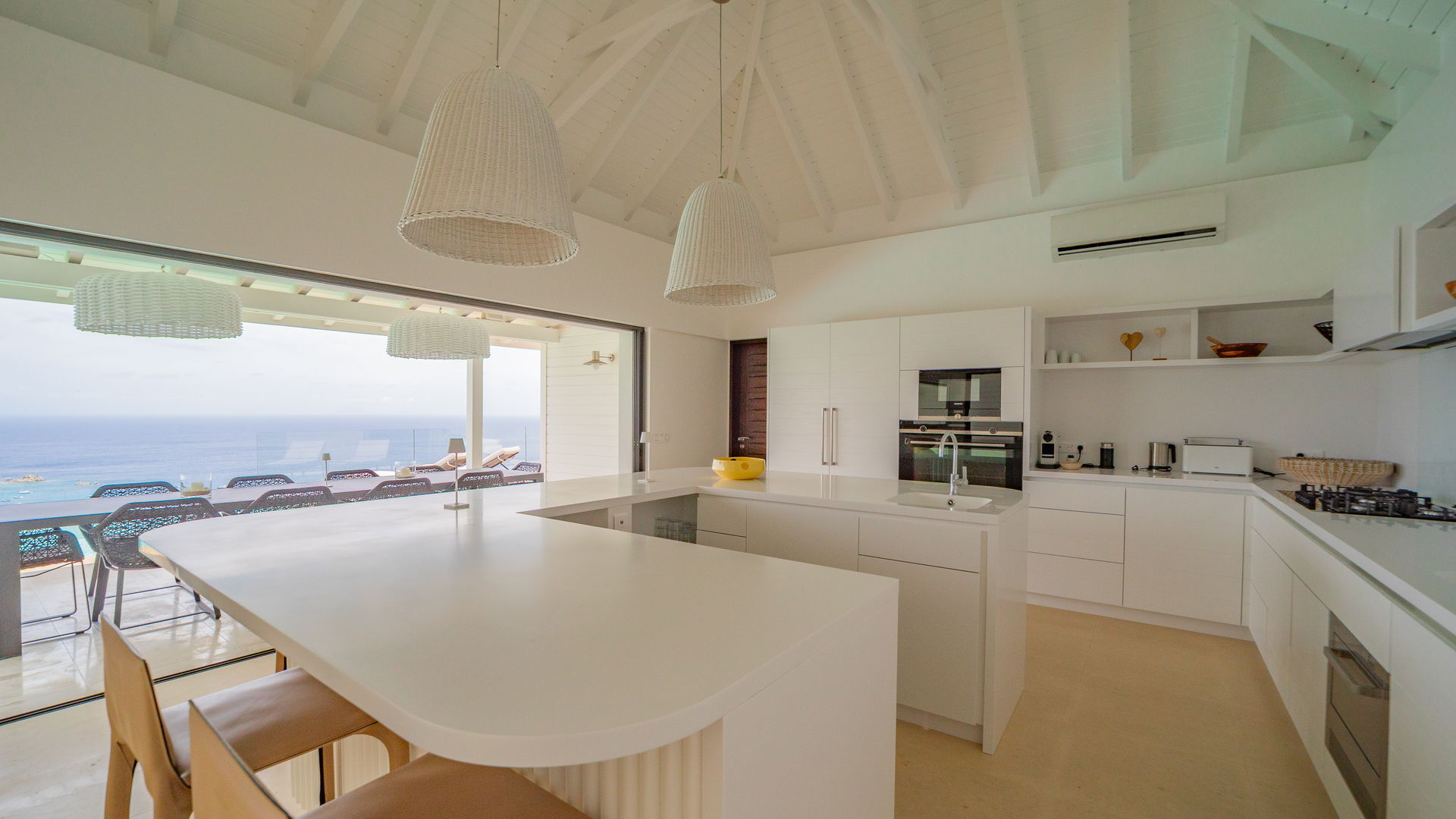 KITCHEN & DINING AREA