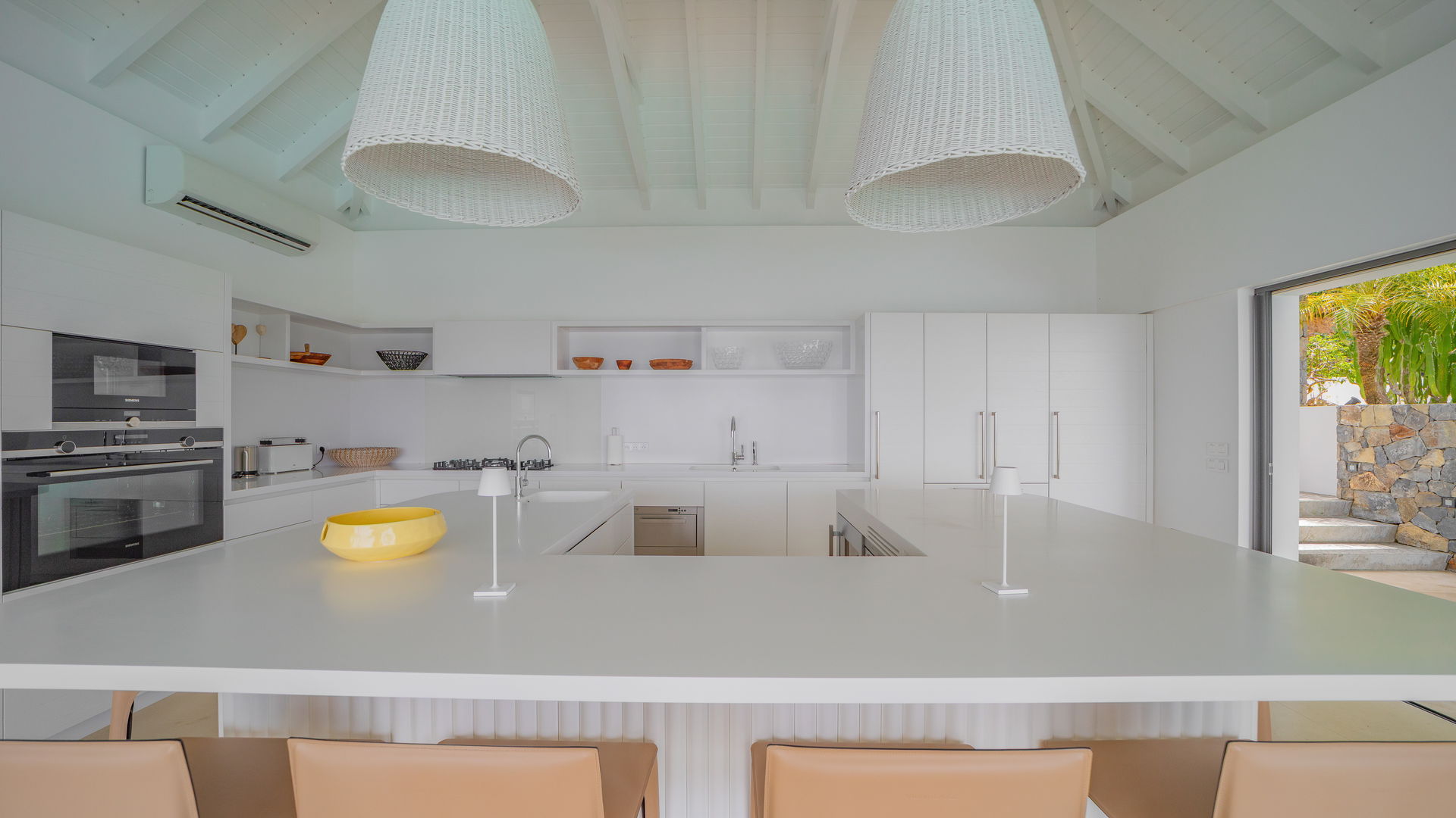 KITCHEN & DINING AREA