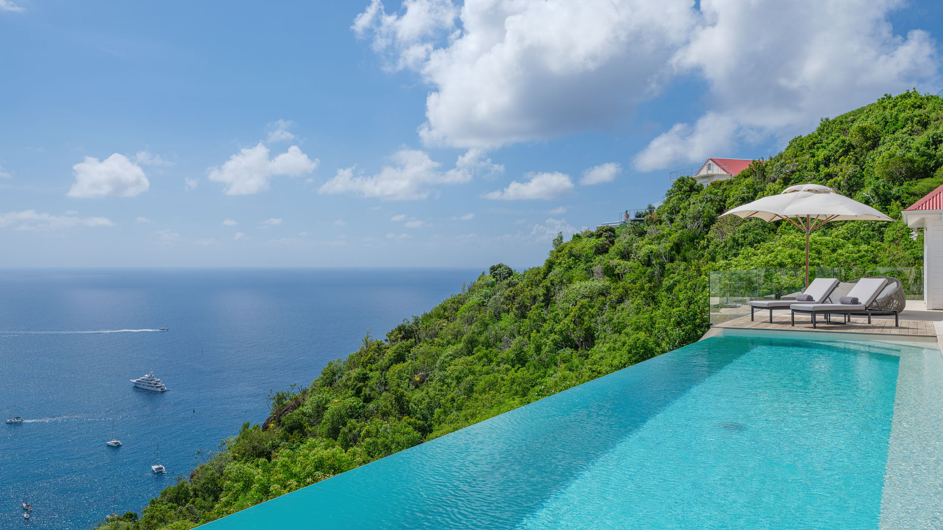 POOL & TERRACE