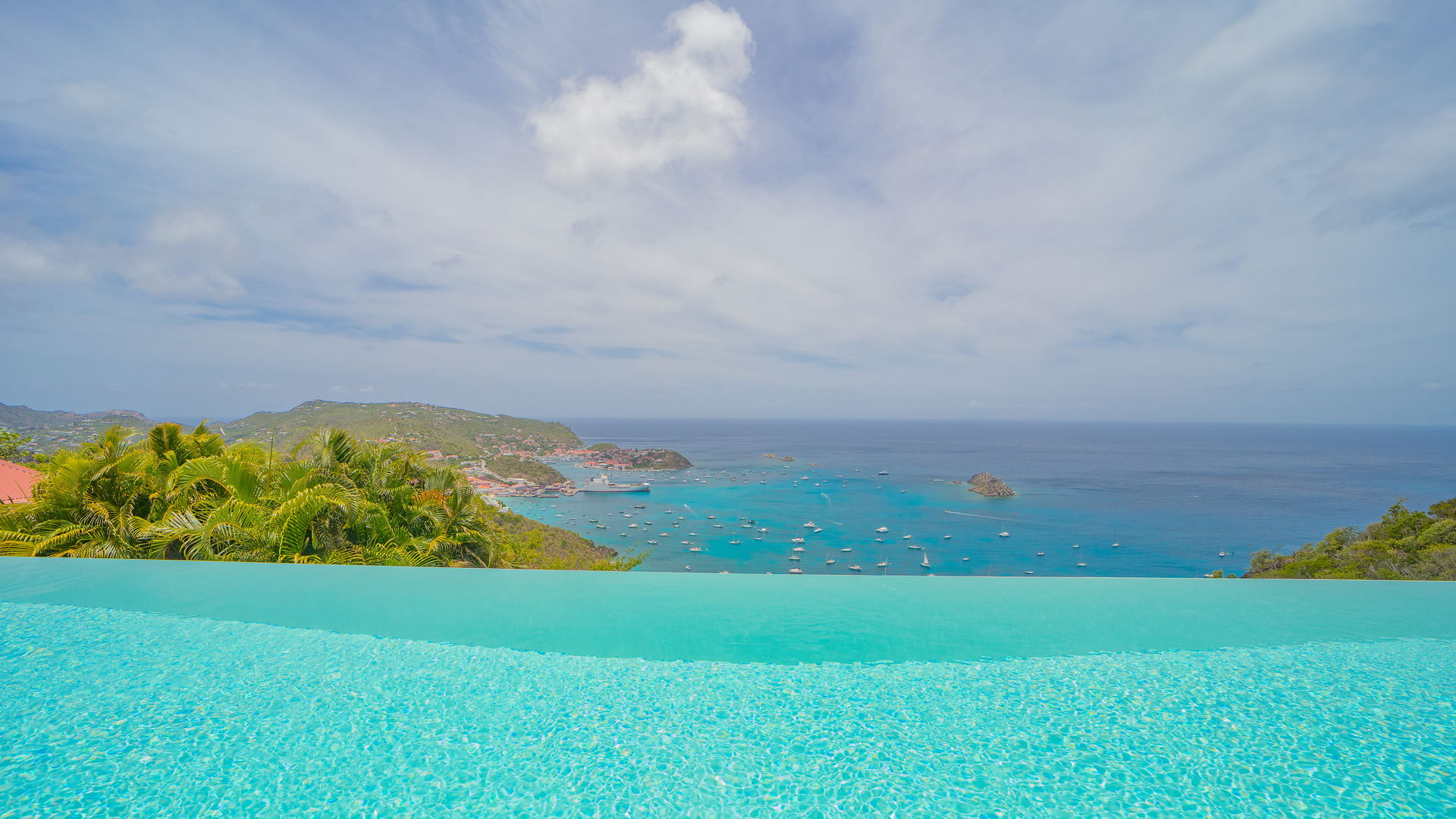 POOL & TERRACE