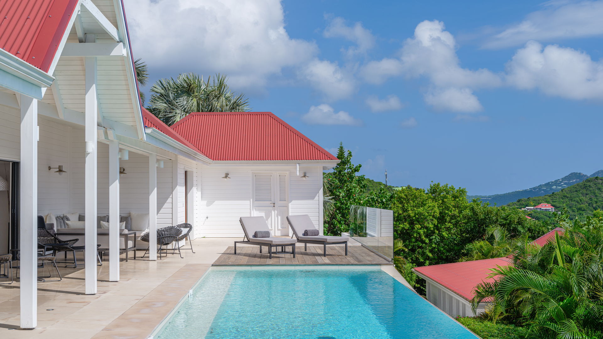 POOL & TERRACE