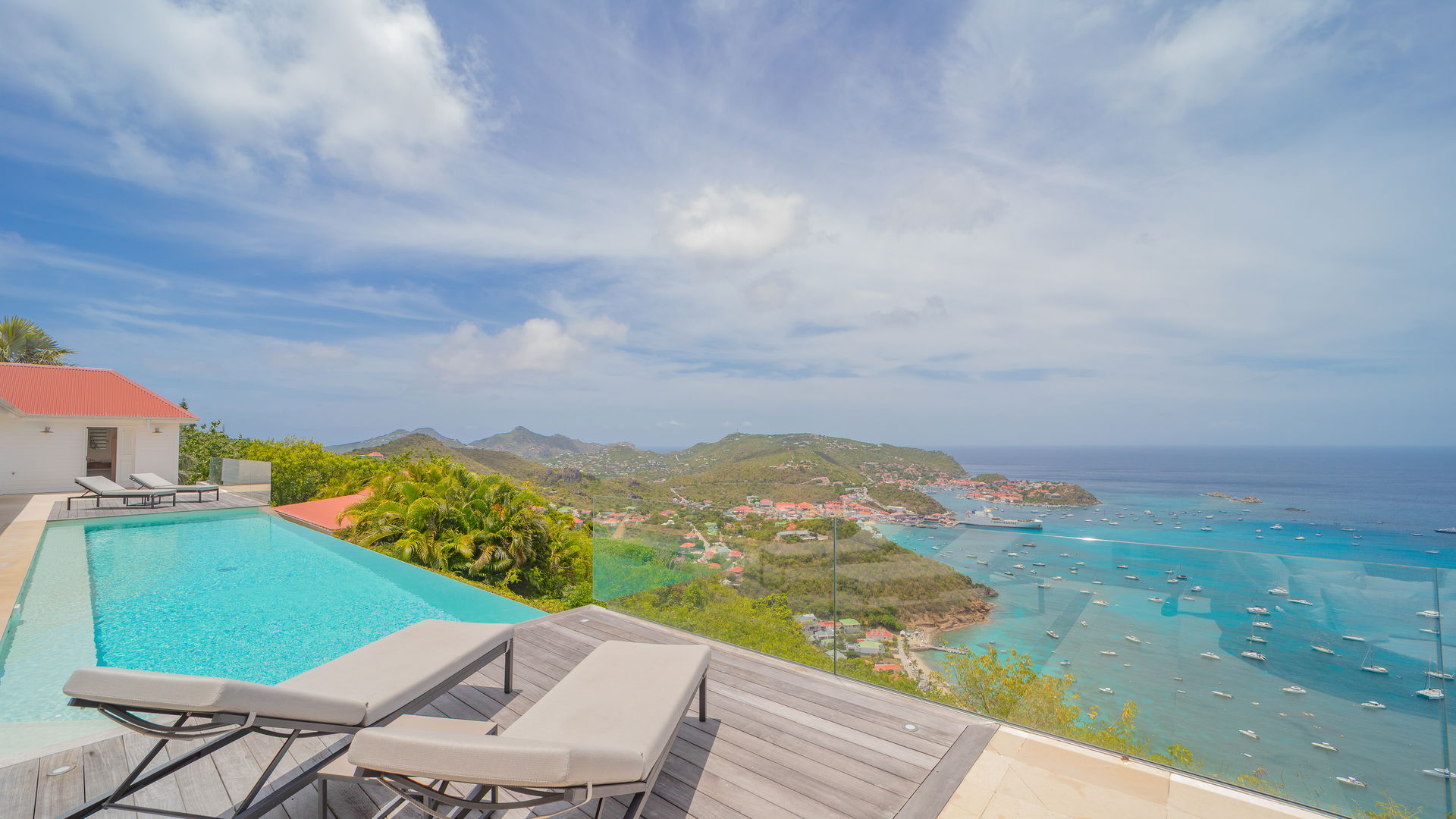 POOL & TERRACE