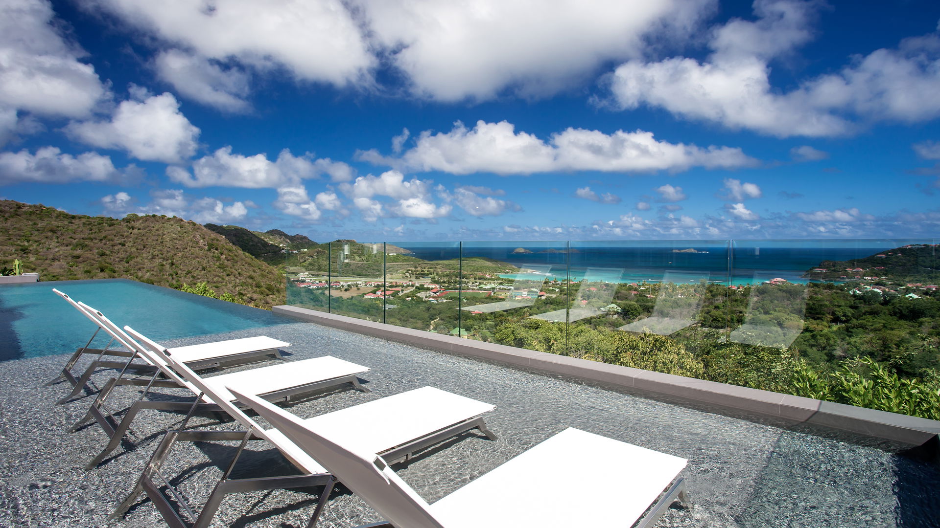 POOL & TERRACE