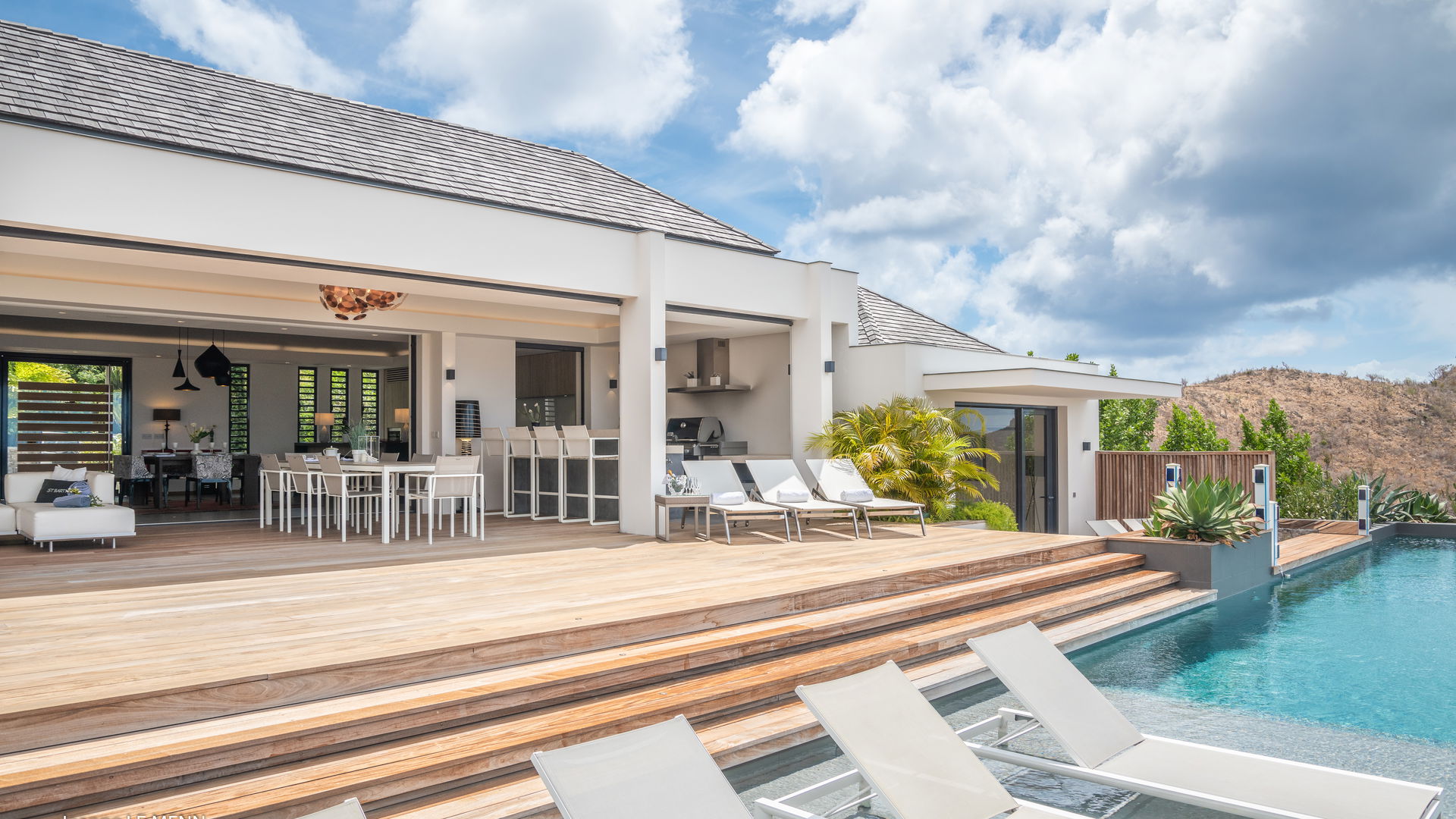 POOL & TERRACE