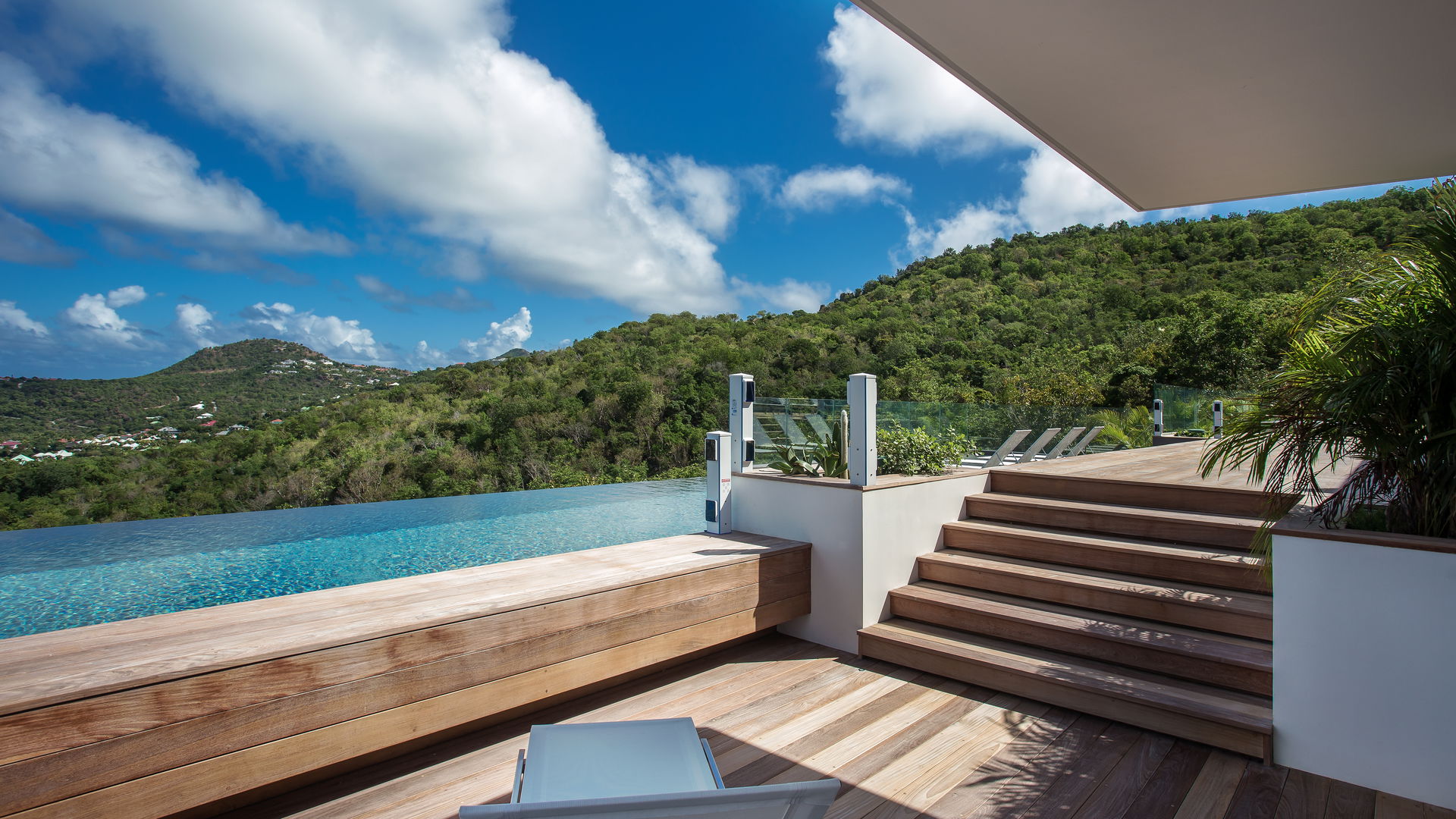 POOL & TERRACE