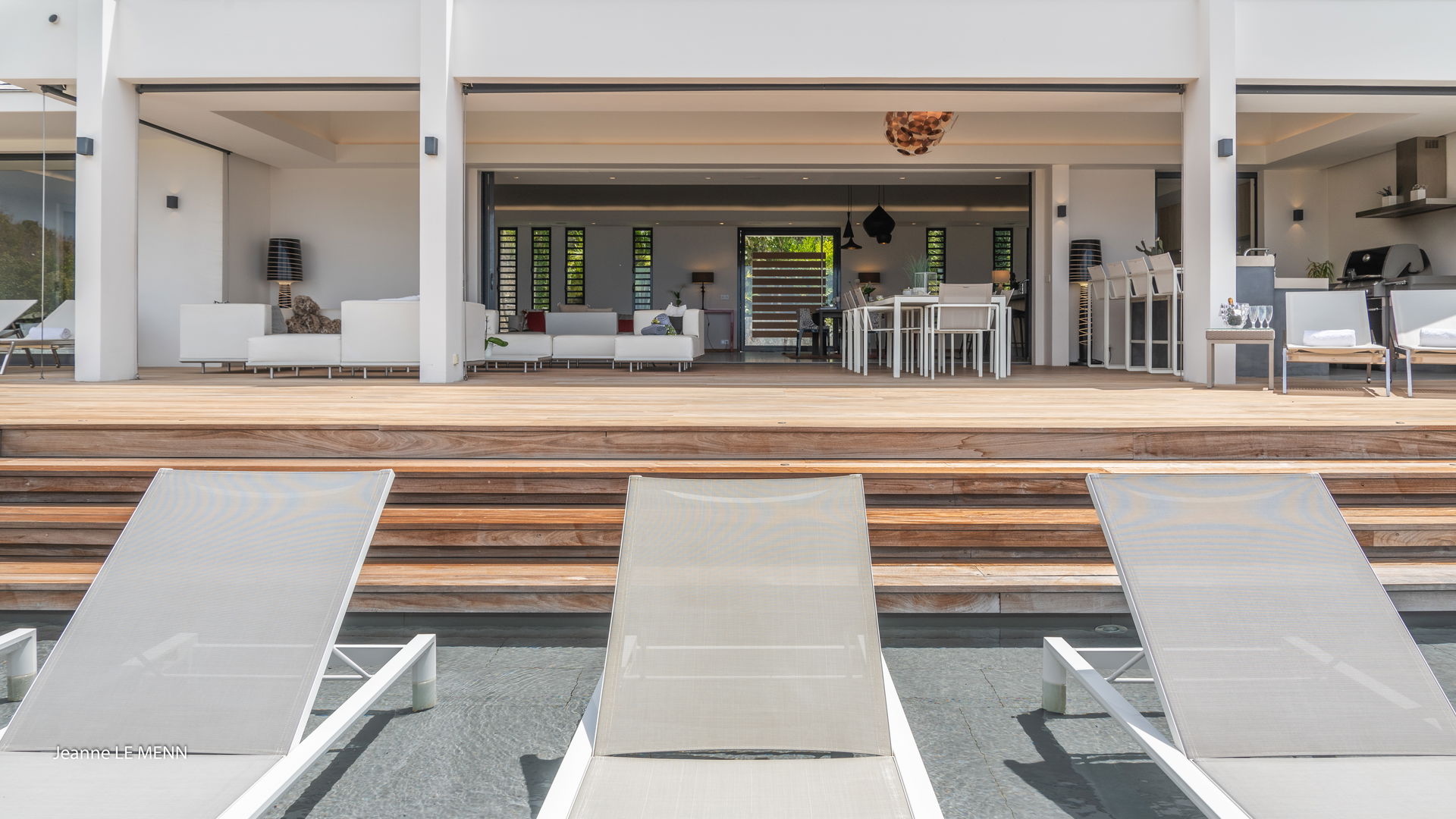 POOL & TERRACE