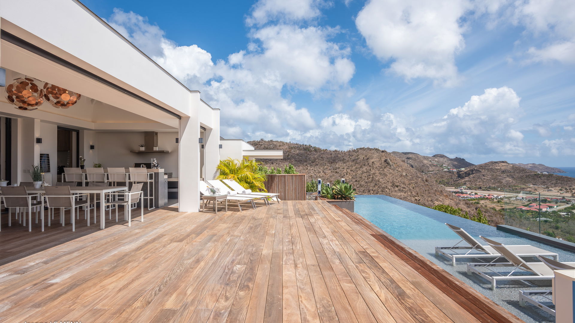 POOL & TERRACE