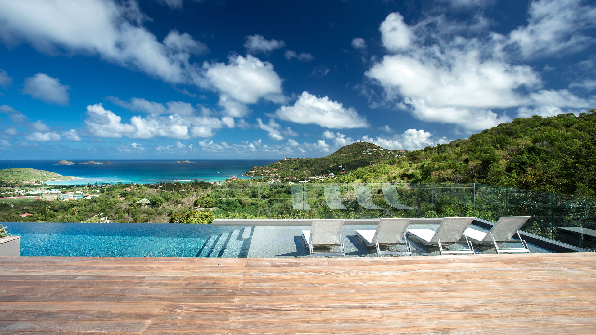 POOL & TERRACE
