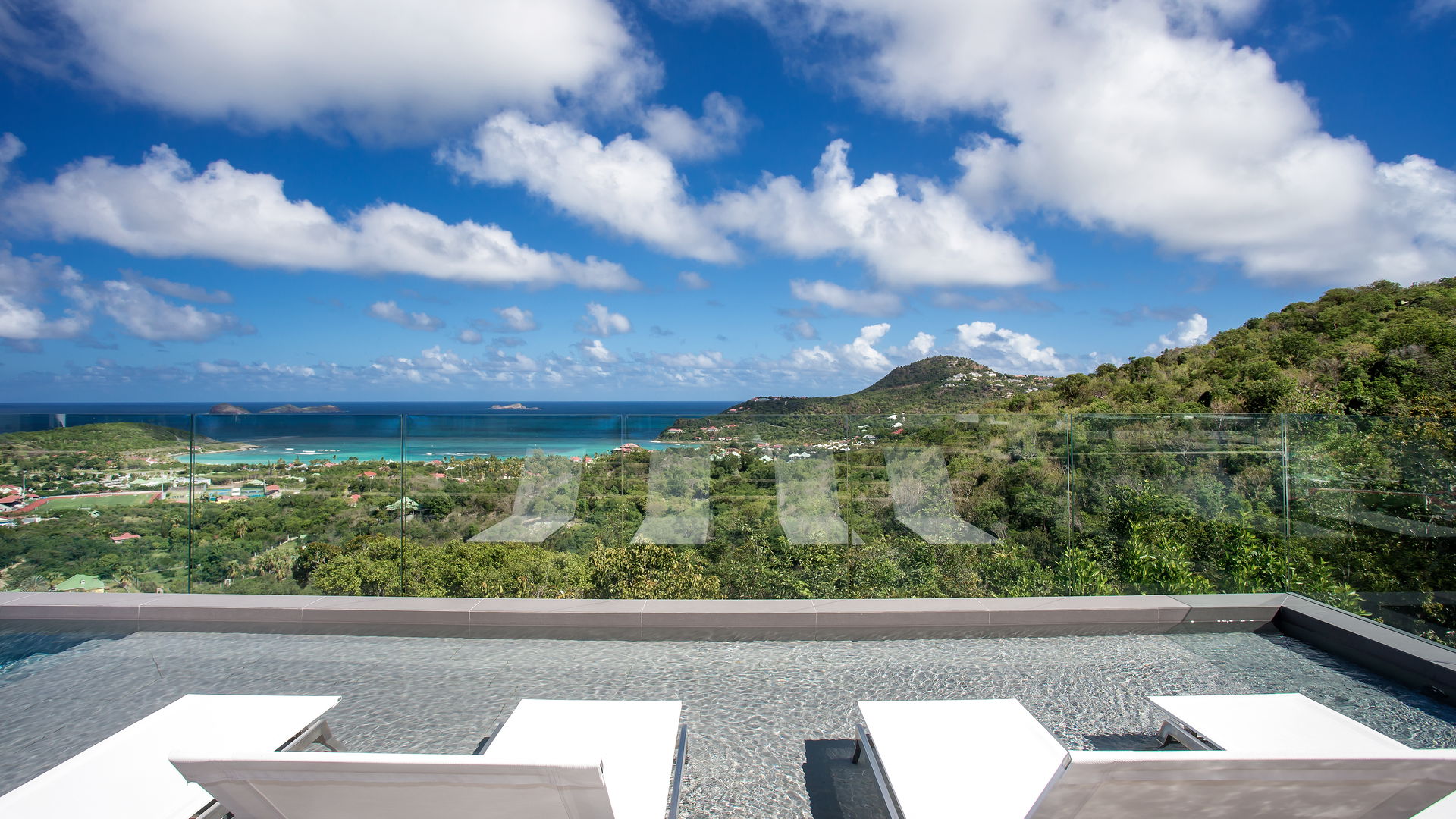 POOL & TERRACE