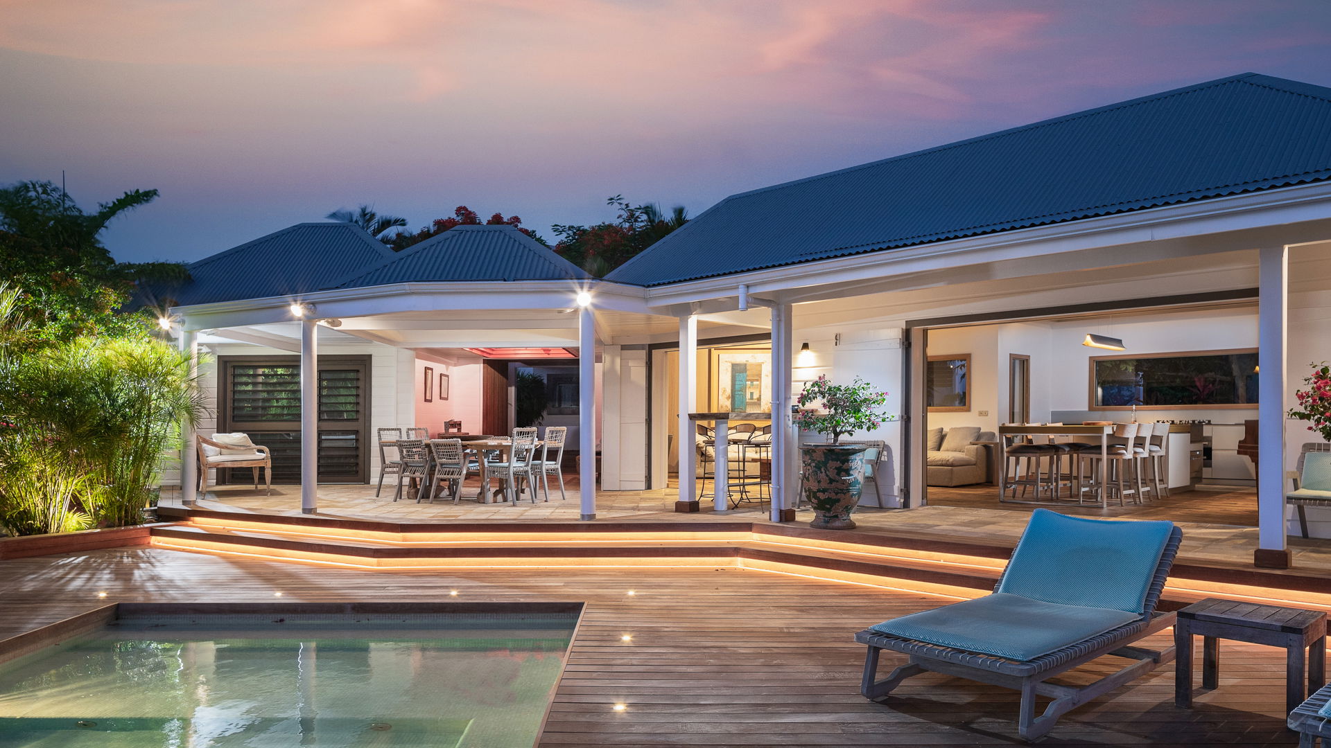 POOL & TERRACE