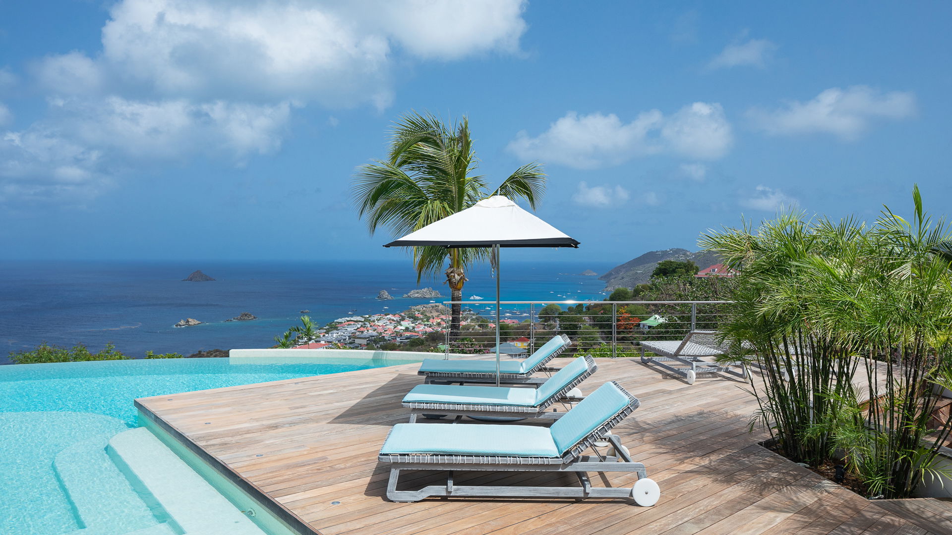 POOL & TERRACE